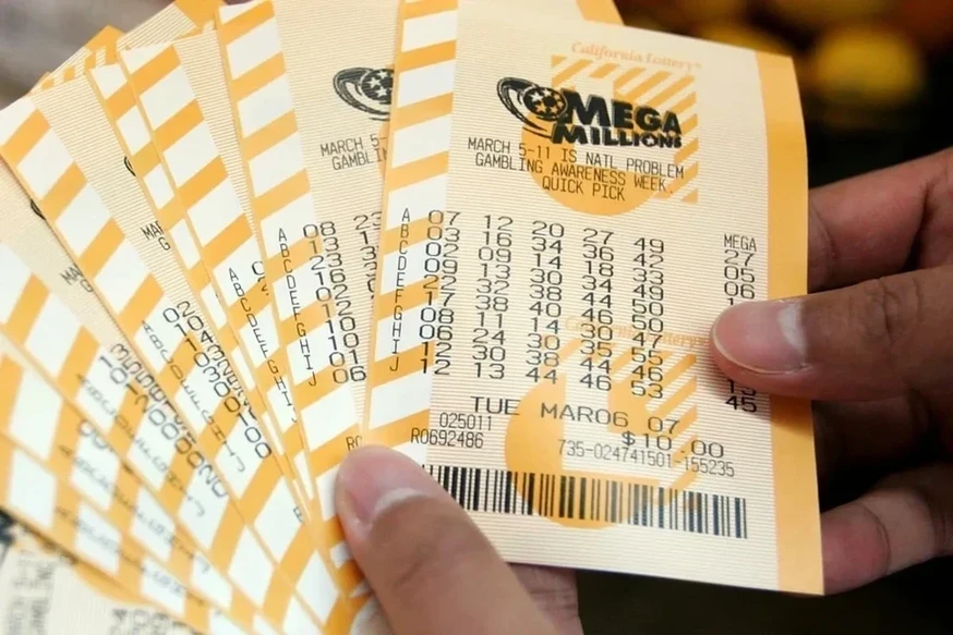 Mega Millions 带来七月四日的烟火，头奖高达四亿美元。